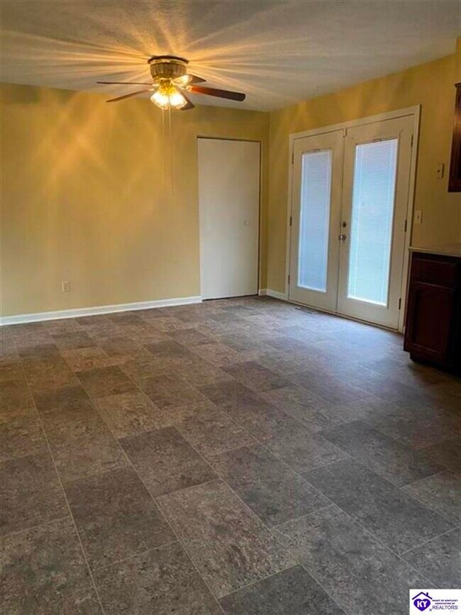 Building Photo - 621 E Lincoln Trail Blvd