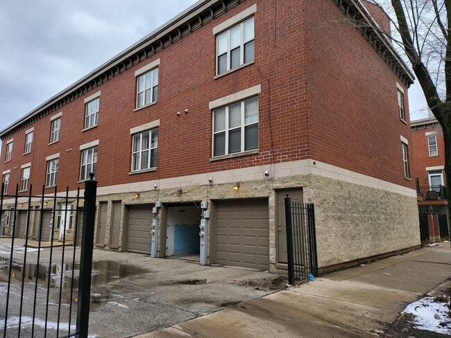 Building Photo - 2403 W Flournoy St