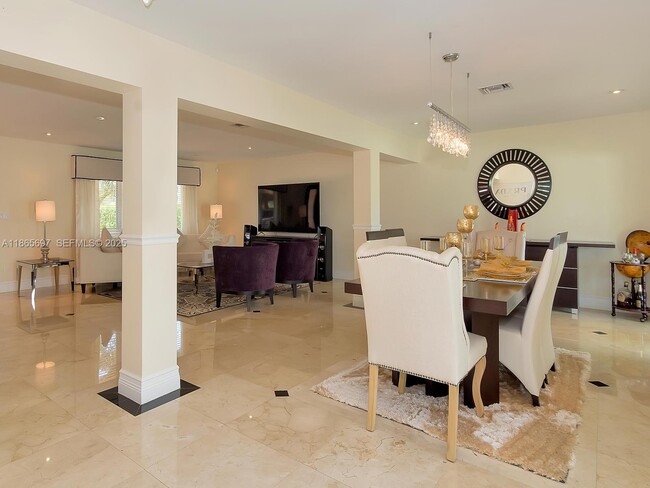 Building Photo - 3141 Hollywood Blvd