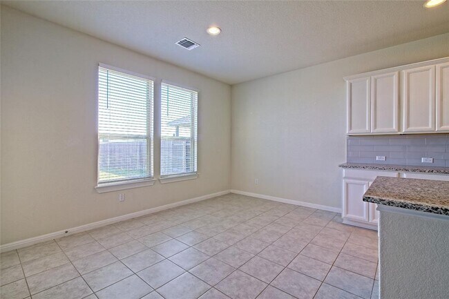 Building Photo - 5610 Wolf Pack Dr