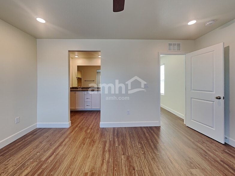 Building Photo - 4754 Tree Swing St