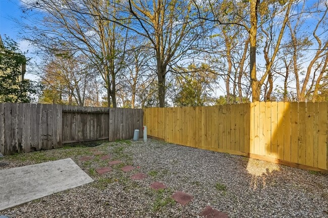 Building Photo - 16526 Pentonshire Ln