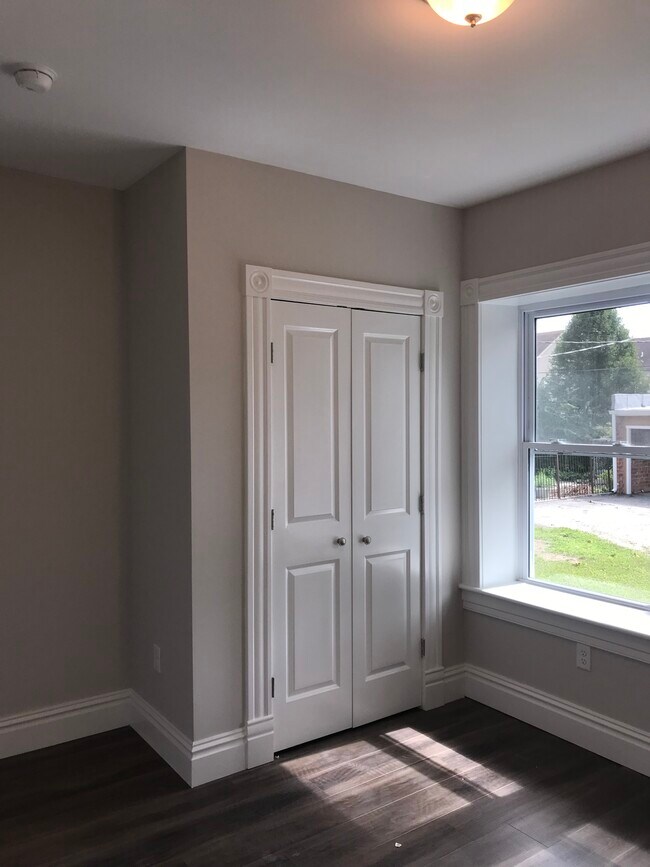 Building Photo - 5890 Cates Ave