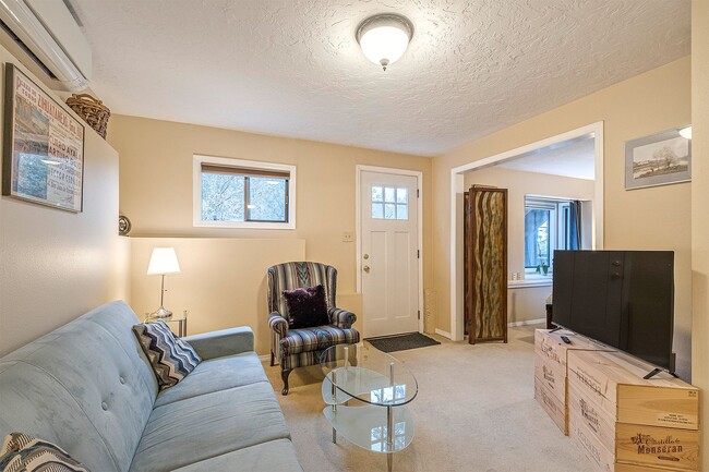 Building Photo - Studio style one bedroom in SW with all Ut...