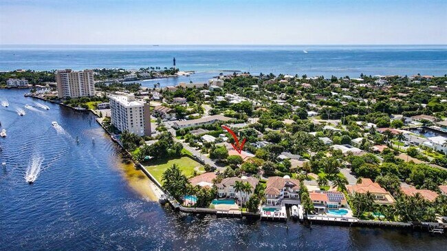 Building Photo - 2600 N Riverside Dr