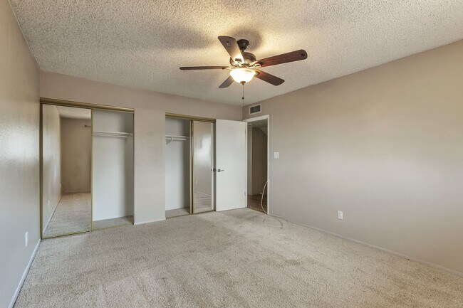 Building Photo - 3511 S Alder Dr