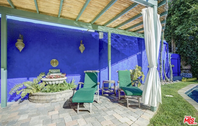 Building Photo - 3472 Rowena Ave