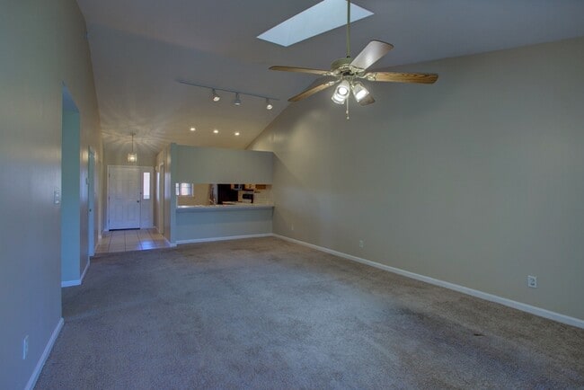 Building Photo - 103 Black Oak Dr