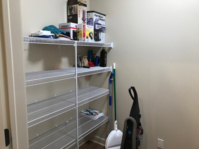 Building Photo - 2810 Bobcat Dr