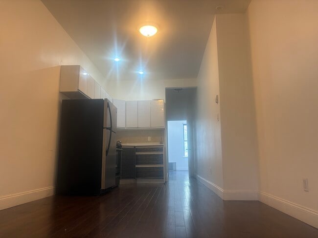 Building Photo - 1157 Greene Ave