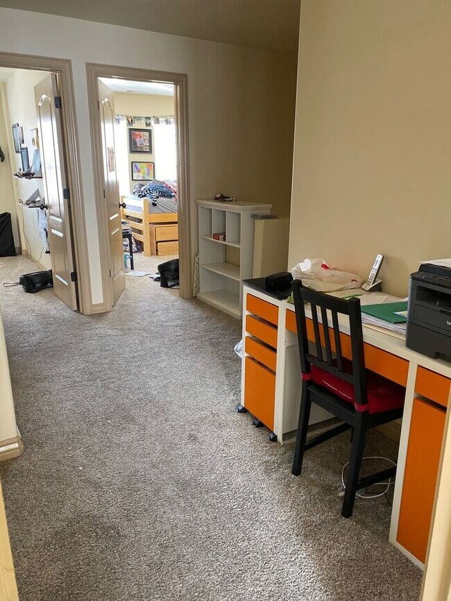 Building Photo - Beautiful 3 bedroom townhome in Draper!