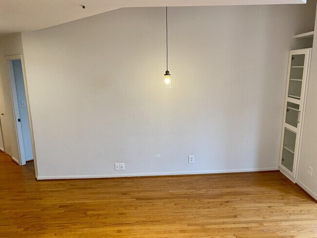 Building Photo - 1415 Chapin St NW