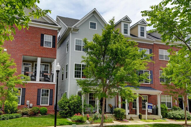 Building Photo - 124 Meridian Ln