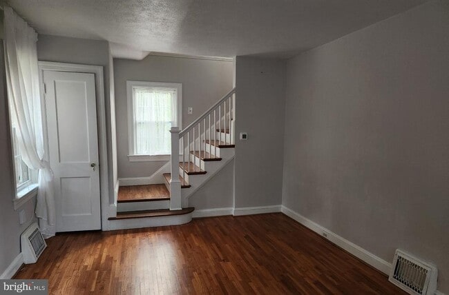Building Photo - 402 Kerfoot Ave