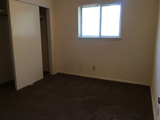 Building Photo - 3 bedroom 2 bath home in East Tulsa