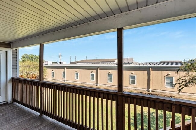 Building Photo - 2916 Jean Lafitte Pkwy