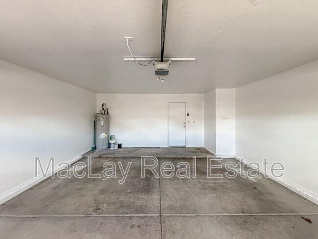 Building Photo - 2934 E Blackhawk Dr