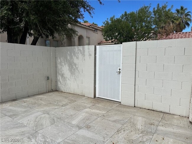 Building Photo - 2427 Cliffwood Dr