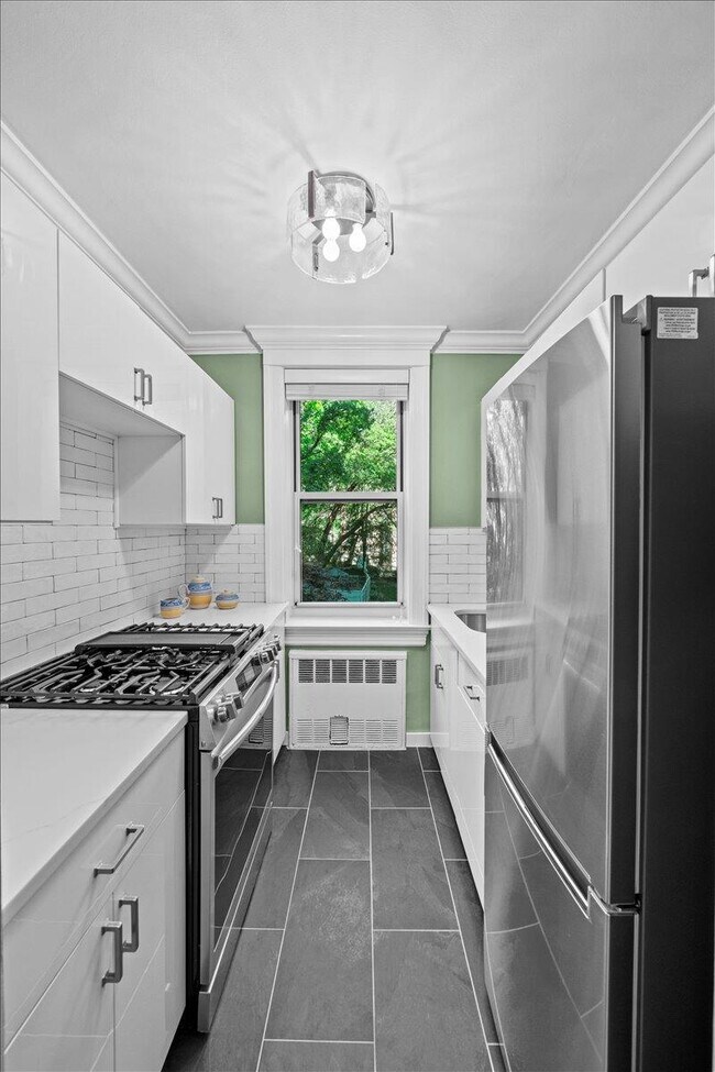 Building Photo - 629 Kappock St