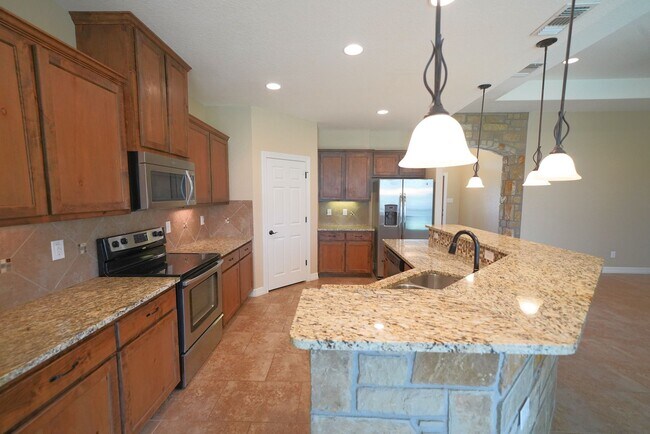 Building Photo - Beautiful Selma Living. Realtor Commission: $500