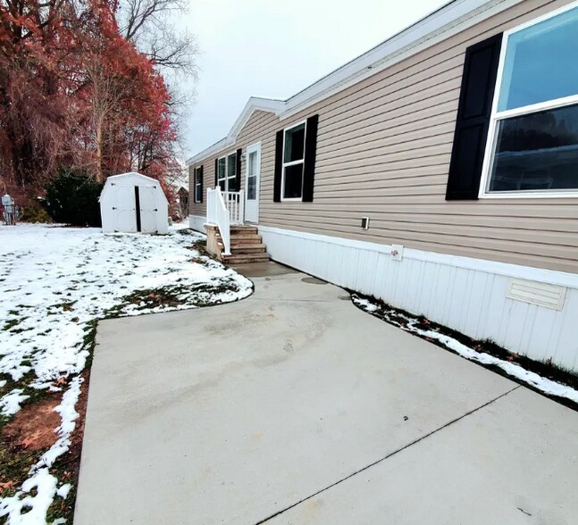 Building Photo - 9359 Starboard Dr