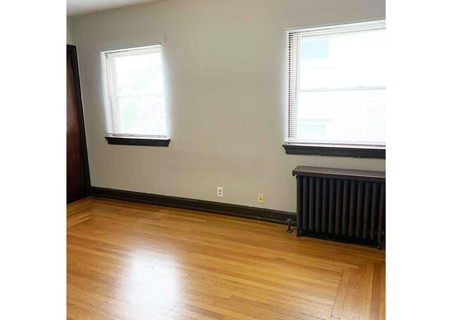 Interior Photo - Clifwood