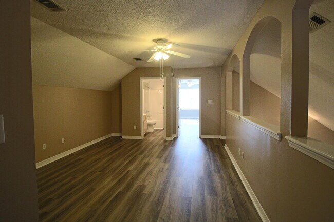 Building Photo - 414 Whirlaway Ct