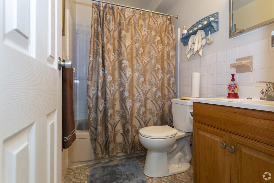 Stonehenge Court Apartments 2132 Pennsylvania Ave Bethlehem PA 18018 Apartment Finder