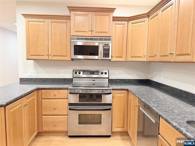 Building Photo - 3104 Rio Vista Dr