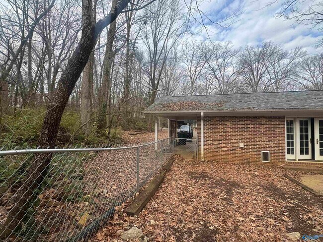 Building Photo - 9527 Hemlock Dr SE