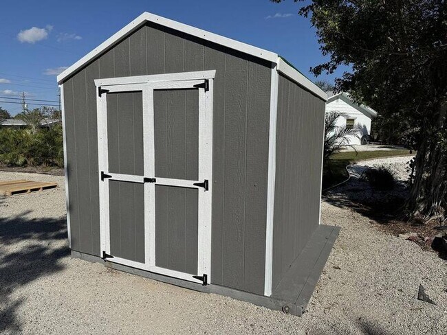Building Photo - 3 bedroom cabin with carport