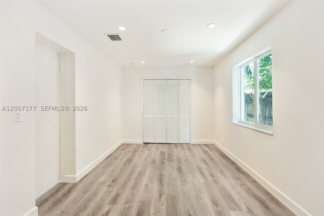 Building Photo - 2240 SW 24th St