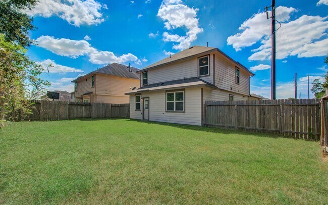 Building Photo - Open Layout & Large Backyard in Houston’s Evergreen Villas – 3 Beds, 2½ Baths