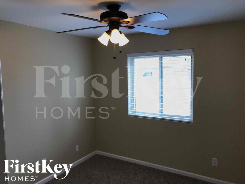 Building Photo - 4149 W Shangri La Rd