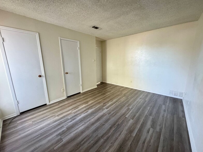 Building Photo - 1301 Willow Springs Rd