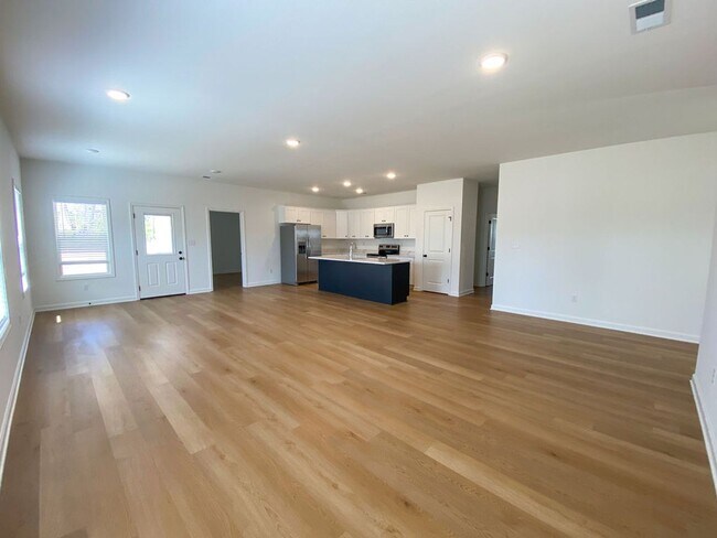 Building Photo - 126 Oak Ave