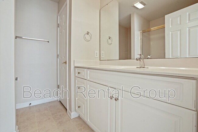 Building Photo - 3096 Rockwater Cir