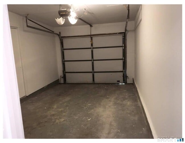 Building Photo - 3 Woods Hollow Ct