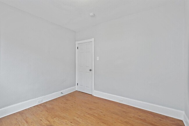 Building Photo - 2626 N 6th St