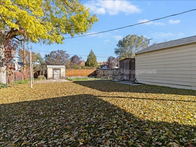 Building Photo - 1150 Simondi Ave