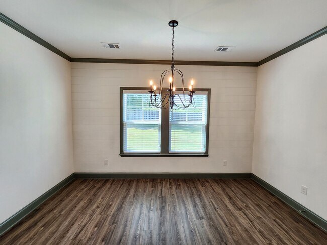 Building Photo - 5814 Whispering Pnes Wy