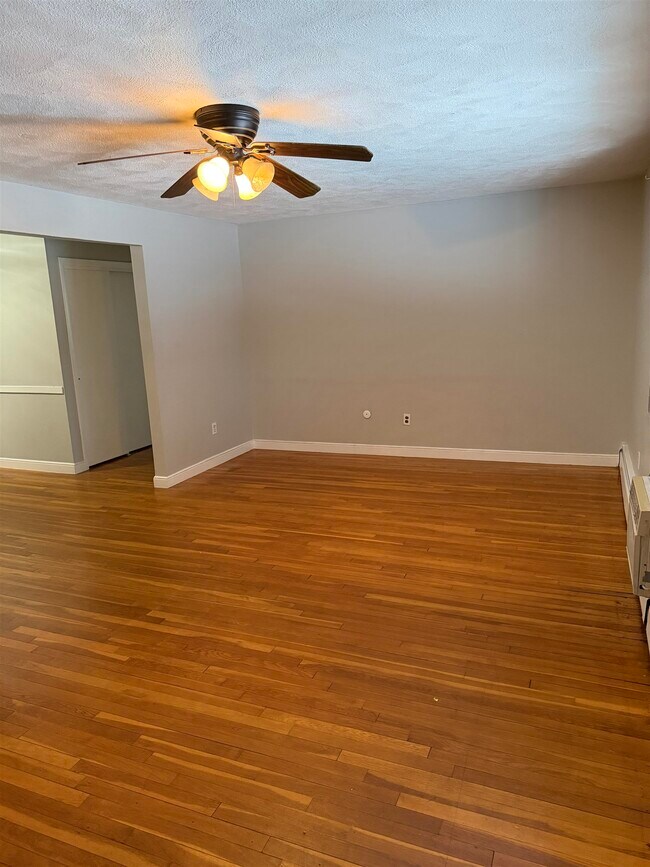 Building Photo - 4 Brook Rd