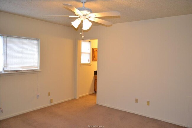 Building Photo - 3318 Bluestem Cir