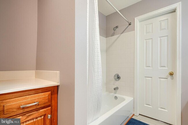 Building Photo - 215 Gracecroft Ct