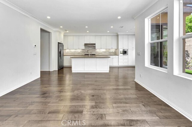 Building Photo - 102 Island Coral
