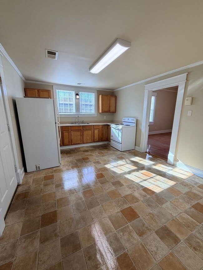 Building Photo - 503 Norwood Ave