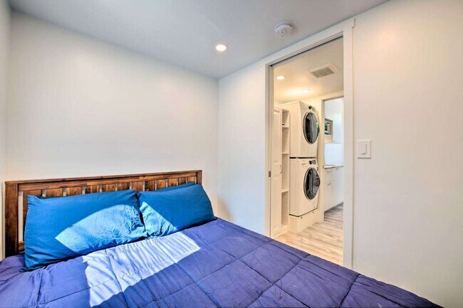 Building Photo - 161 Vidas Ave