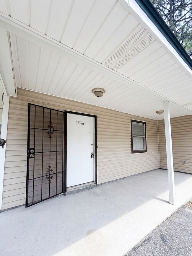 Building Photo - 517 S 61st Ave