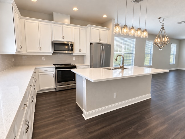 Building Photo - 6603 Calamondin Dr
