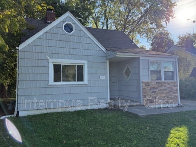 Building Photo - 692 S Wheatland Ave